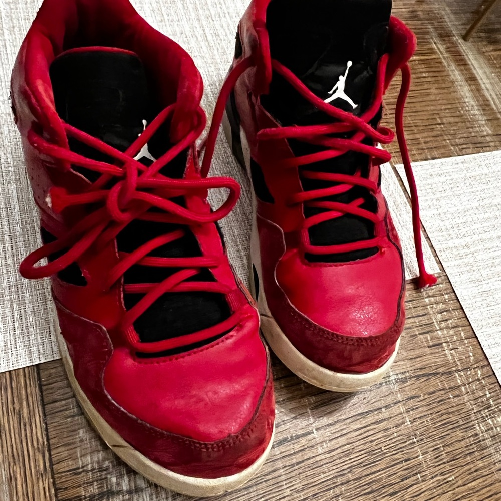 Boys jordan size 3